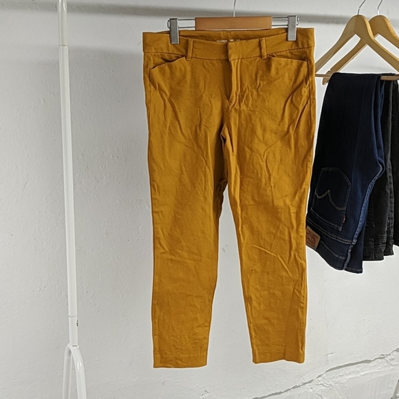 Mustard Old Navy Ankle Length Pixie Pants - Picture 1 of 6